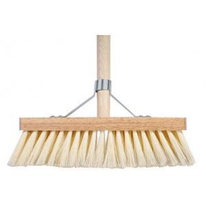 Zaalbezem 30 cm met beugel en houten steel 140 cm Zaalbezem 30 cm met beugel en houten steel 140 cm